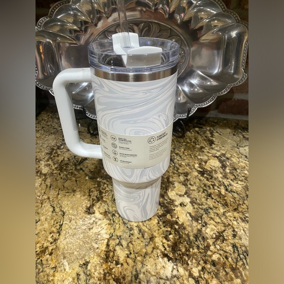 Stanley POLAR SWIRL 40oz Flowstate H2.0 Tumbler - Brand new!  Limited Edition - Picture 5 of 8